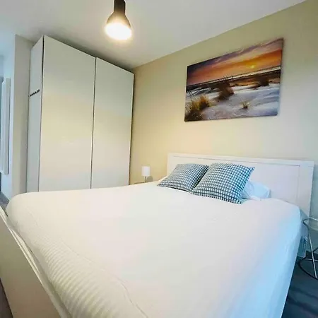 New One Bedroom Flat- Terrace & Parking